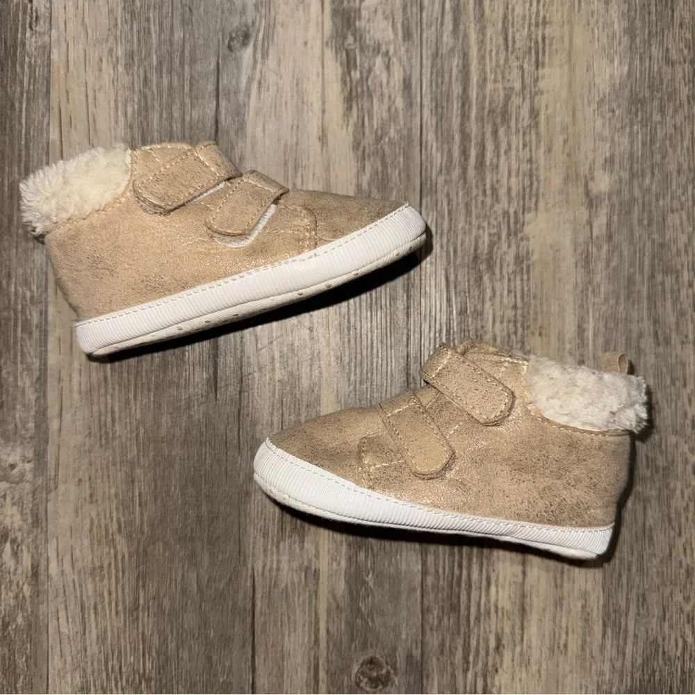 ☀️6/$20☀️ Primark Tan Baby Shoes with Faux Fur